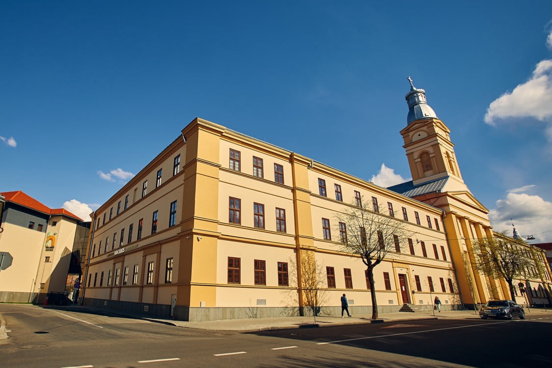 Cladire Exterior011